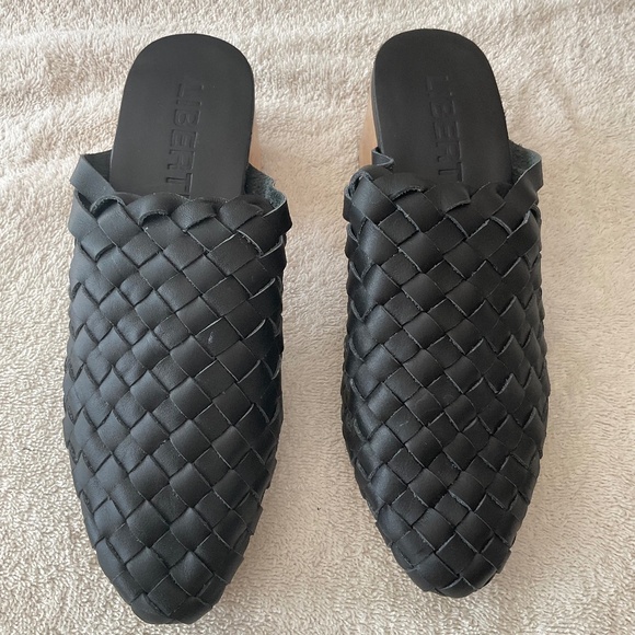 Liberte leather woven mules NWOT - Picture 1 of 7